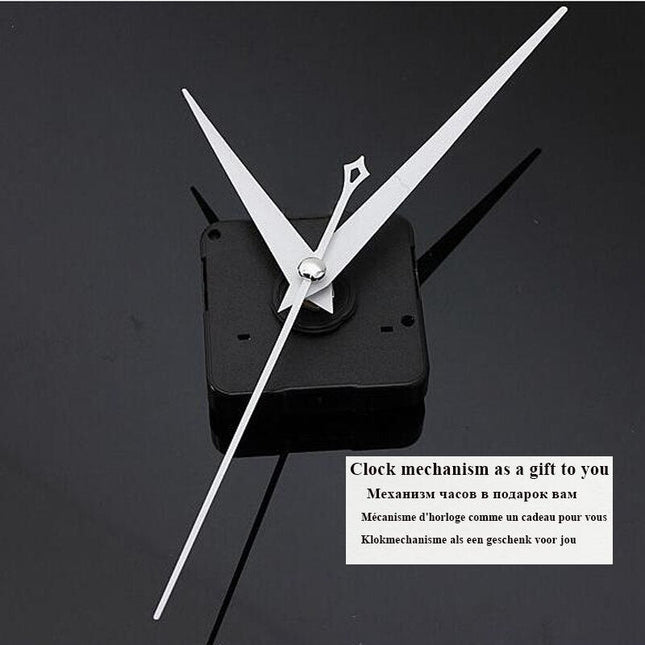 Landelijke wandklok met bloemen en gieter