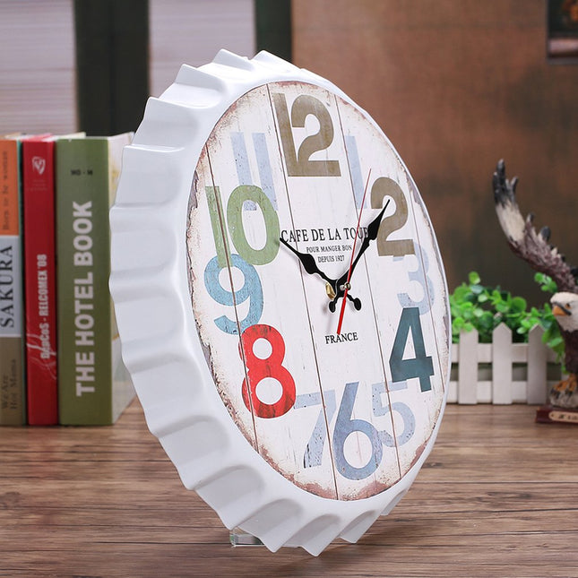 Wandklok industrieel in kroonkurk vorm