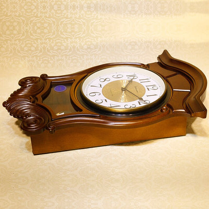 Klassieke houten wandklok met slinger