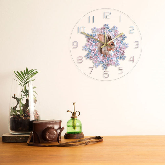Decoratieve wandklok met schattige eekhoorn
