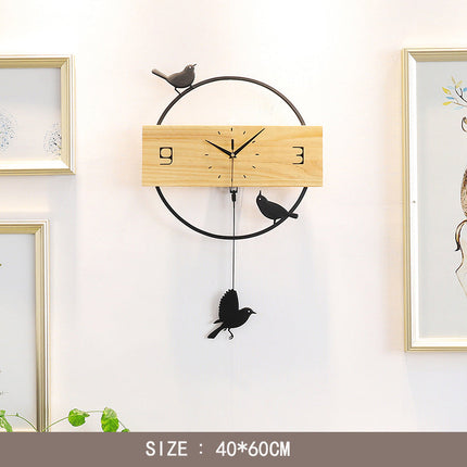 Moderne houten wandklok met vogels