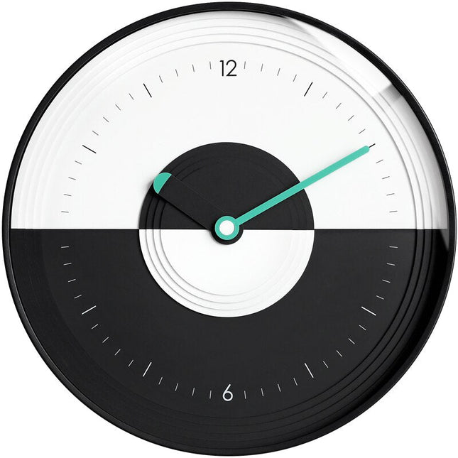 Scandinavische wandklok in Yin Yang-stijl