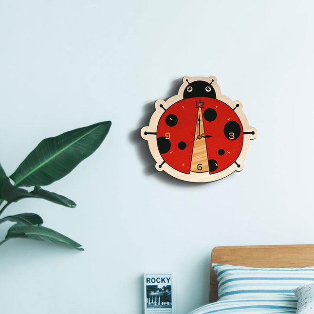 Wandklok lieveheersbeestje voor de kinderkamer