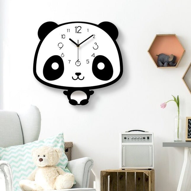 Panda wandklok met slingerende pootjes