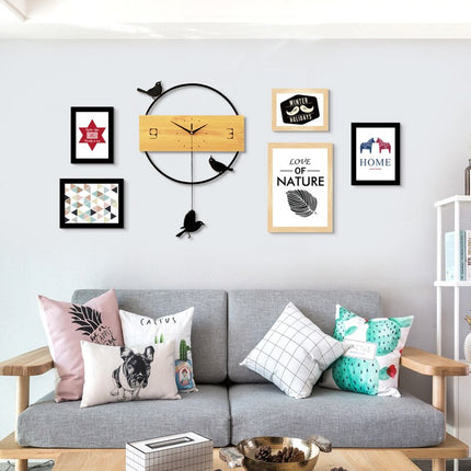 Scandinavische wandklok met slinger vogels