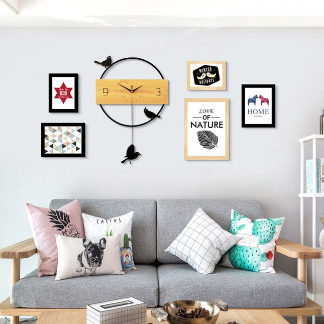 Scandinavische wandklok met slinger vogels