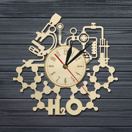 Houten wandklok met wetenschap thema