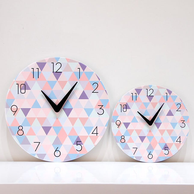 Design kinderklok met geometrisch patroon