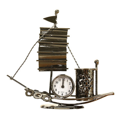 Decoratieve metalen tafelklok in bootvorm