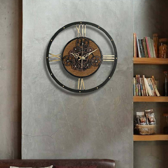 Wandklok met draaiende tandwielen industrieel