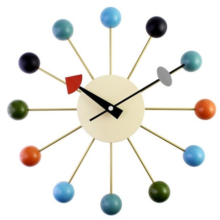Moderne design wandklok met gekleurde ballen