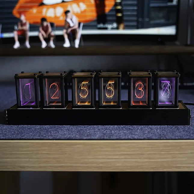 Moderne Nixie buizen klok van hout