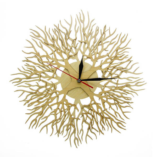 Decoratieve wandklok met boomwortel design