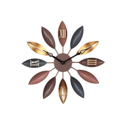 Moderne metalen wandklok in bloemvorm