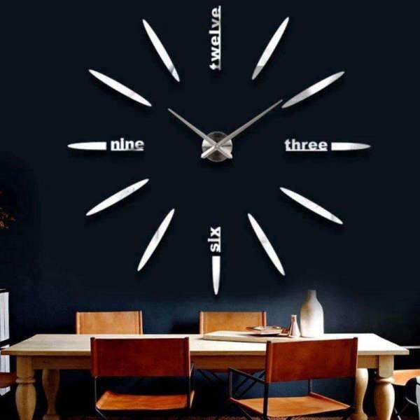 Moderne sticker wandklok met letters