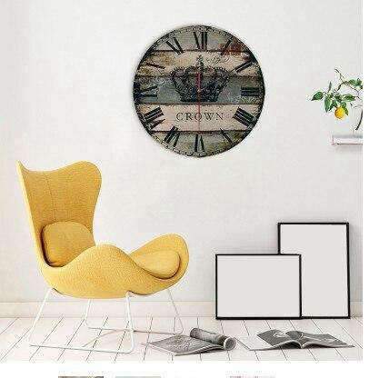 Grote vintage wandklok met kroon