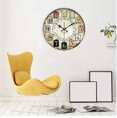 Grote vintage wandklok lichte kleuren