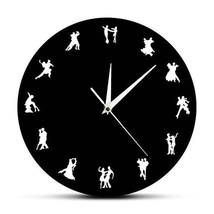 Wandklok met dansende paren silhouetten