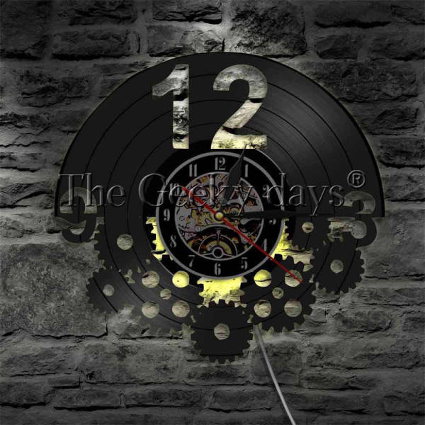 Steampunk vinyl wandklok met LED verlichting