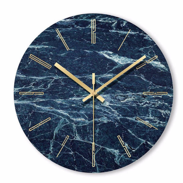 Scandinavische wandklok met marmer effect
