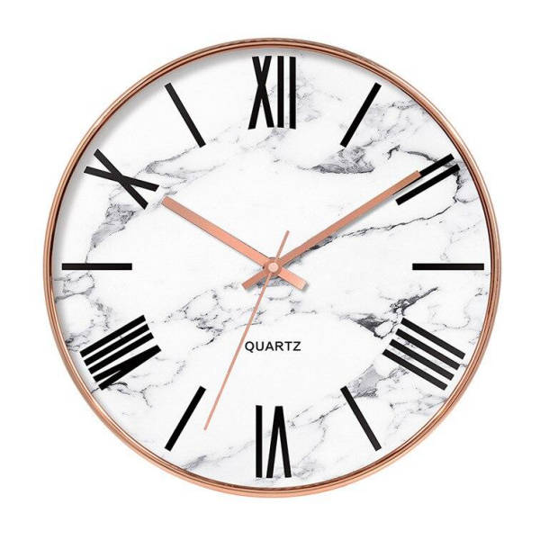 Scandinavische quartz klok met marmerlook