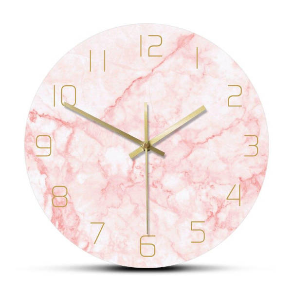 Roze wandklok met marmerlook en goud