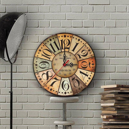 Kleurrijke retro wandklok Old Town design