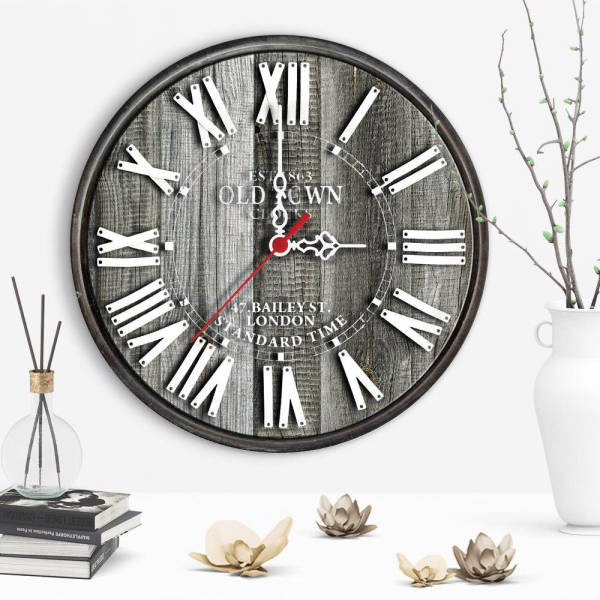 Grijze vintage wandklok met Romeinse cijfers