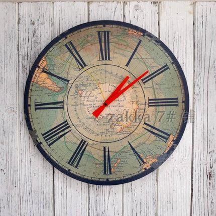 Rustieke vintage wandklok met landkaart