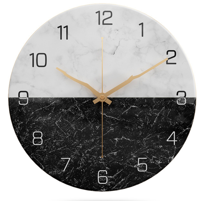 Design wandklok met marmerlook