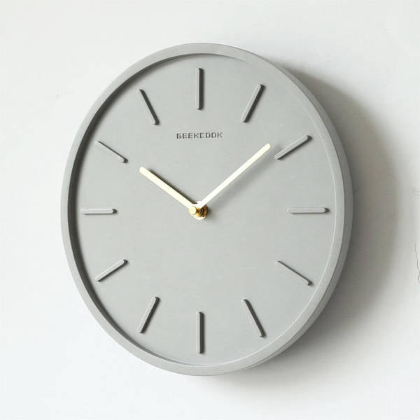 Kleine industriële minimalistische wandklok