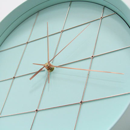 Design wandklok in mintgroene kleur